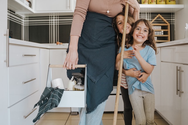 cómo involucrar a los niños en las tareas del hogar